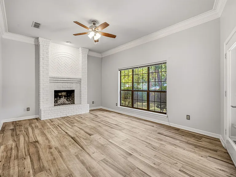 6023 Melrose Cir — Photo 4