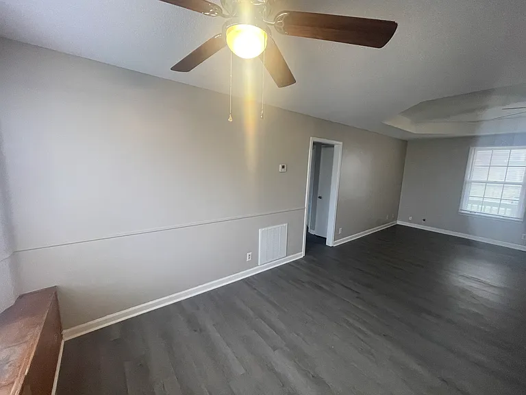711 Shelton Cir — Photo 14