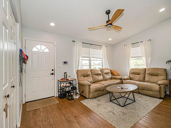 5th image of 1656 3RD Avenue SW