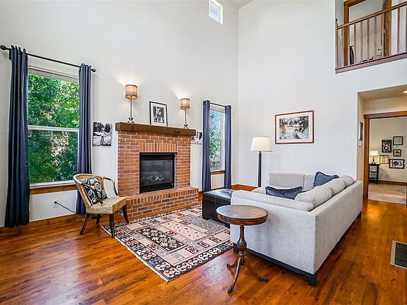 3rd image of 135 Tanager Cir