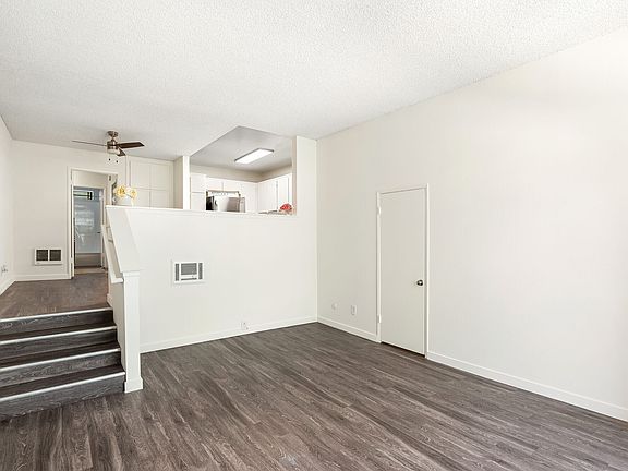 3rd image of 15370 Weddington St APT 218