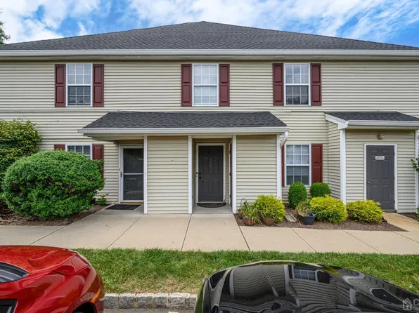 610 Blossom Cir, Dayton, NJ 08810