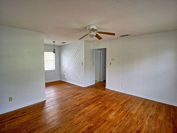 3rd image of 205 E Esther St