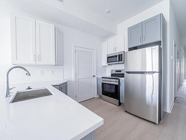 2403-33 W Thompson St — Photo 18