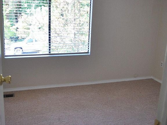 5th image of 4926 131st Pl SE