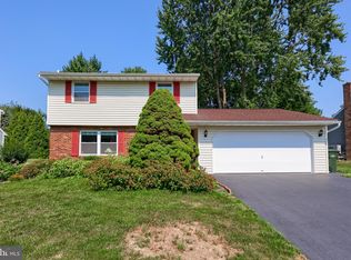 3183 Greenridge Dr, Lancaster, PA 17601