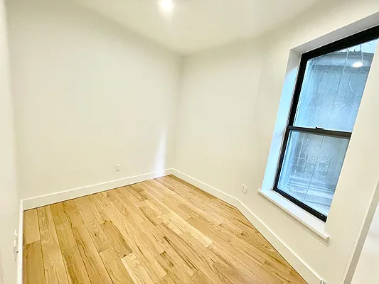 Rented by Vertical Real Estate LLC | media 5
