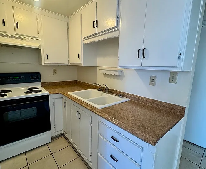 5250 E Bellevue St #B — Photo 9