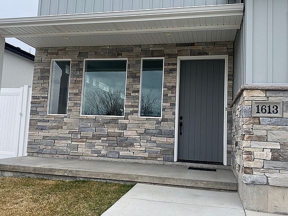 3rd image of 1613 Surprise Valley Rd