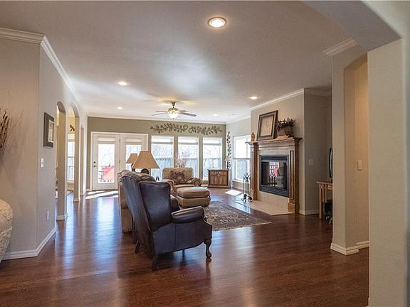 4th image of 13 Dunvegan Ln