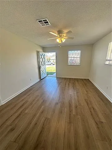 3 bed, 2.0 bath, 1100 sqft, $1,650 — Photo 3