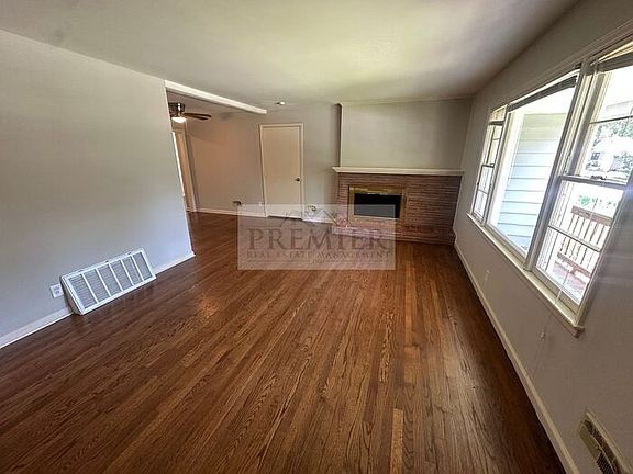 3rd image of 8422 Cherry St