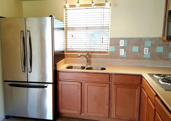 4th image of 302 N Pompano Ave
