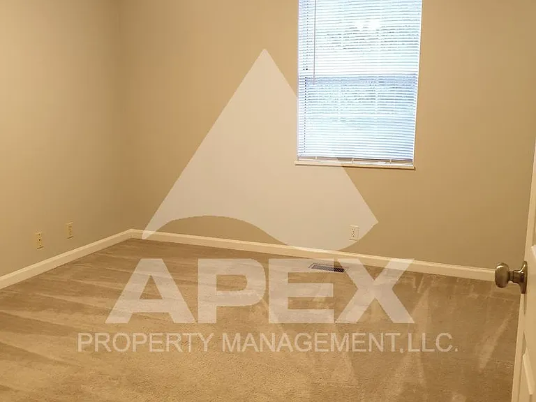 913 Oak Haven Rd — Photo 23