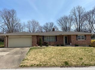 1629 Manor Hill Dr, Quincy, IL 62301