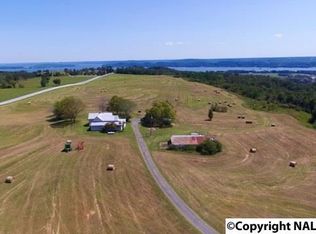 975 Martin Ln, Guntersville, AL 35976
