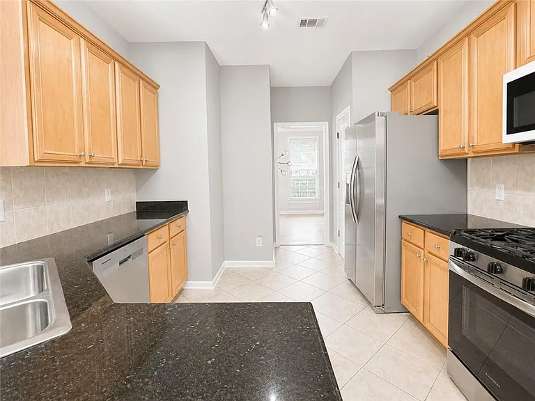 1707 Hidden Pond Cir — Photo 10