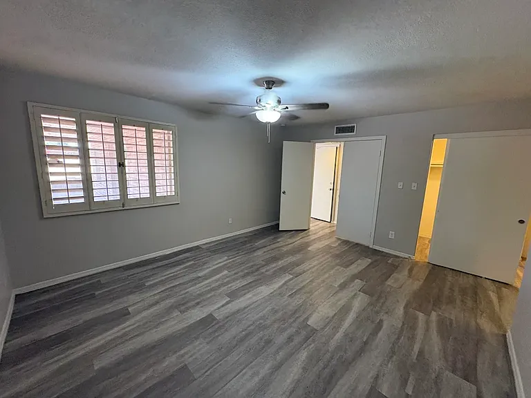 5630 W Vogel Ave — Photo 6