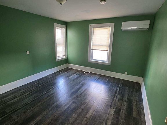 2nd image of 28 Lincoln St Floor 2