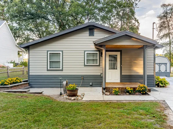 10566 E Hackberry Ave, Monterey, IN 46960