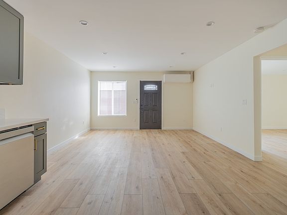 5th image of 8602 Saloma Ave