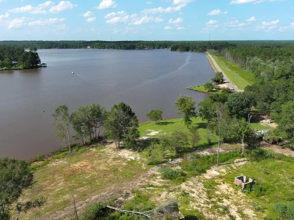 1 Hillcrest Farm Rd, Carriere, MS 39426