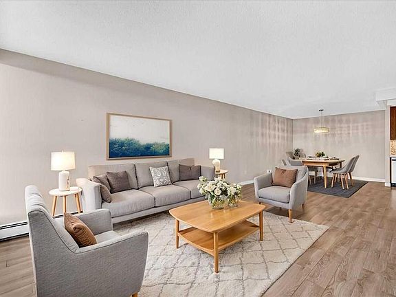 4th image of 521 N 57th Ave SW #306