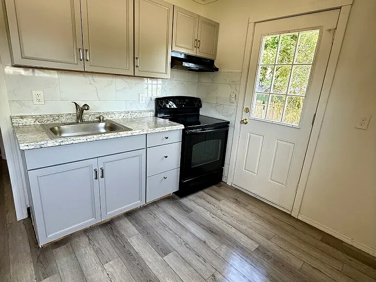 Cypress St — Photo 13