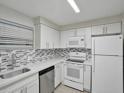 4205 N University Dr #108 Photo 1