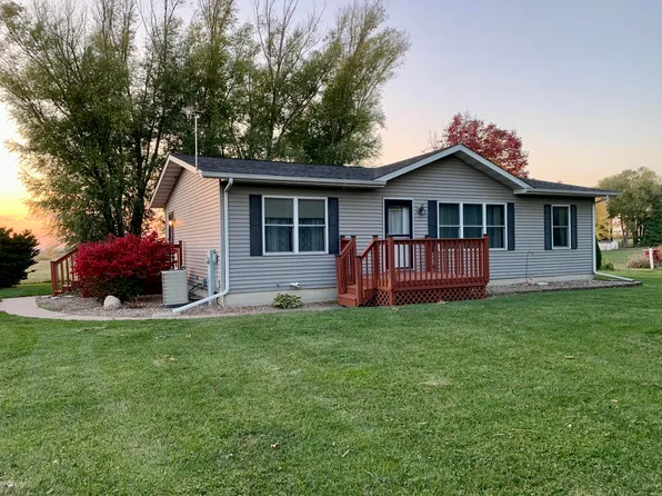 308 W Vernon St, Grandview, IA 52752