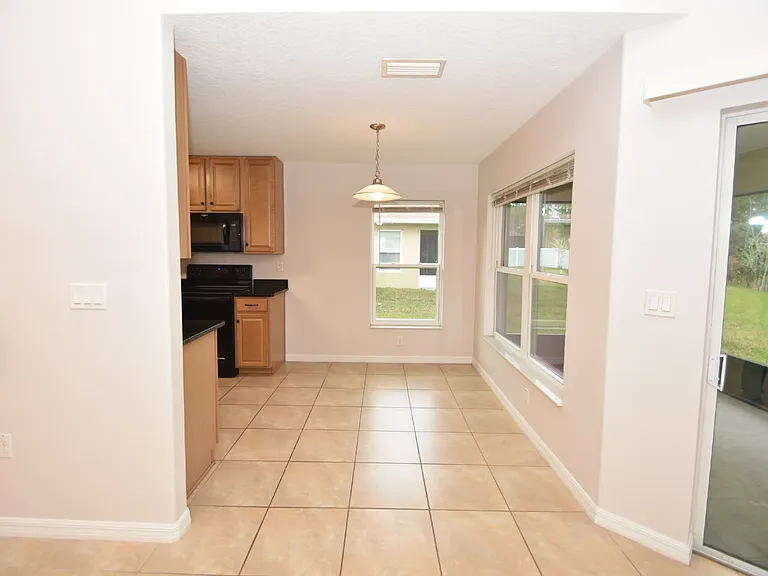 34 Renshaw Dr — Photo 7
