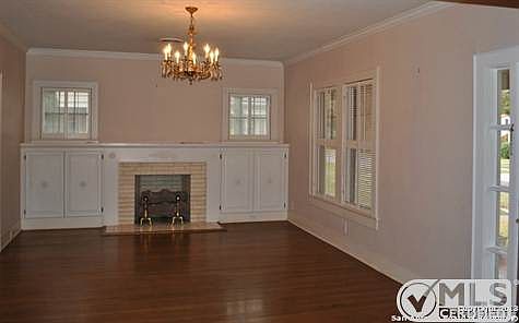 2nd image of 214 W Hollywood Ave
