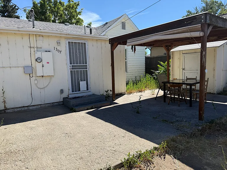 1307 Roosevelt Ave — Photo 38
