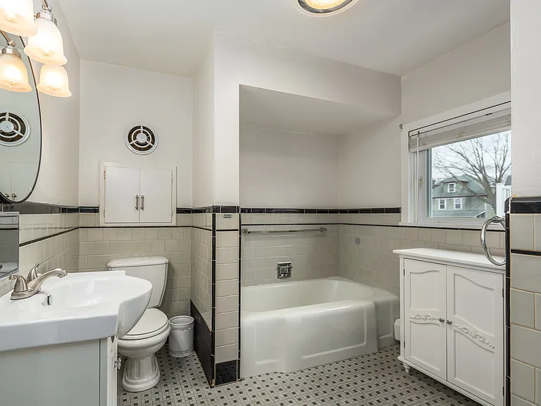 41 Berwick Ln — Photo 29
