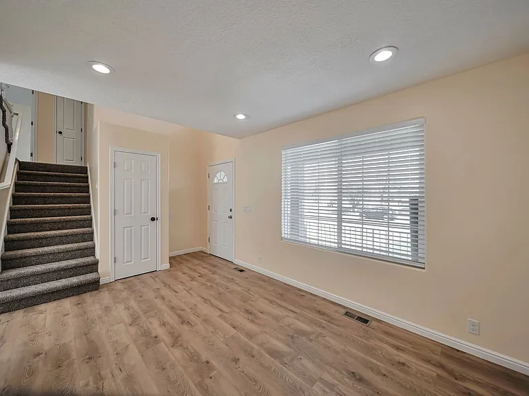 2255 W Red Robin Rd — Photo 11