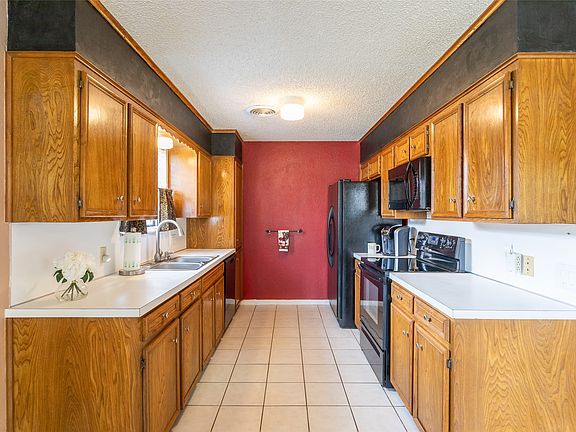 3rd image of 4426 Carrie Ann Ln