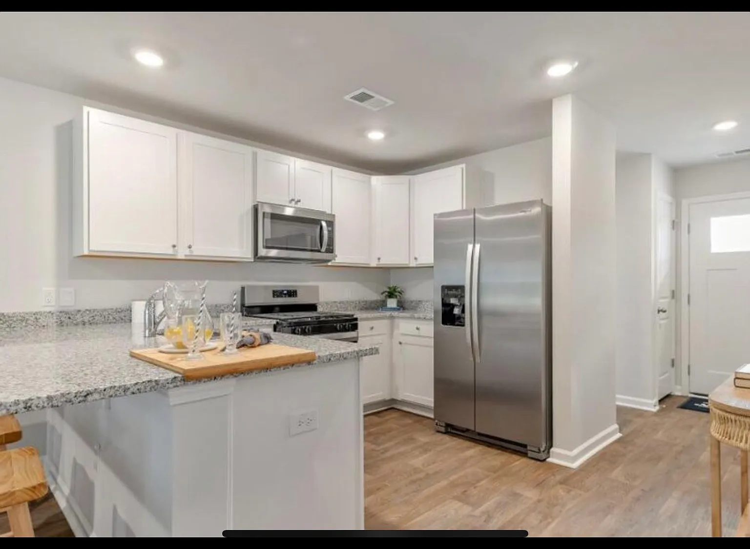 4 bed, 2.5 bath, 1763 sqft, $2,400 — Photo 4