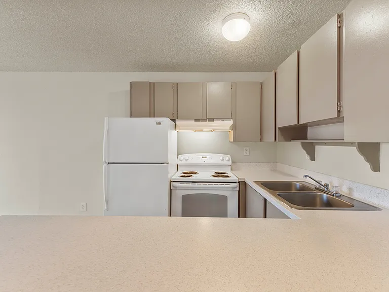 Baycrest Apartments — Photo 26