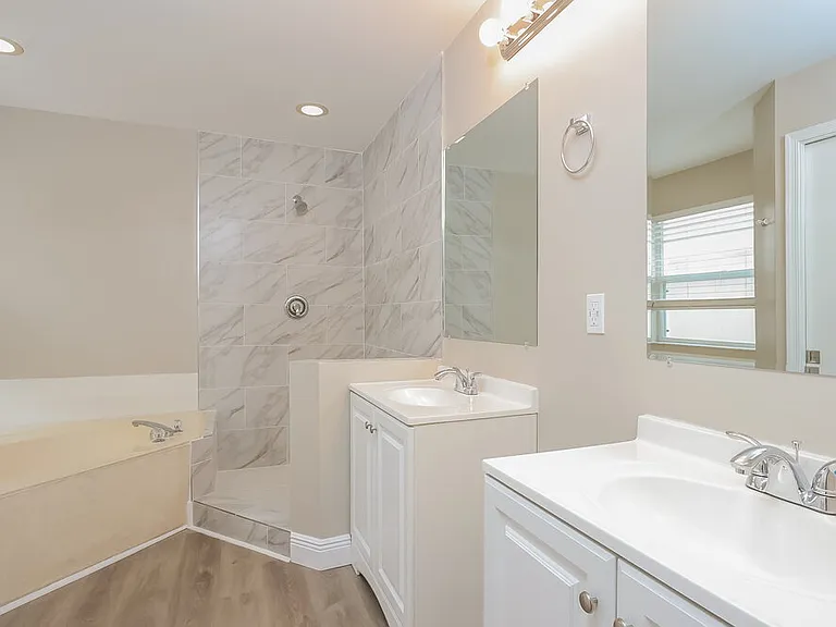 7673 Springfield Lake Dr — Photo 9