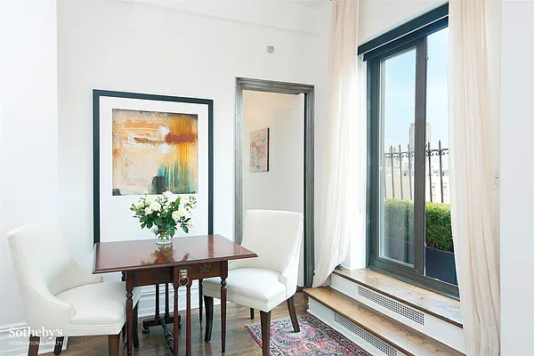 Sold by Sotheby's International Realty | media 10