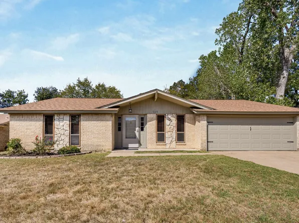 929 Gettysburg Pl, Bedford, TX 76022