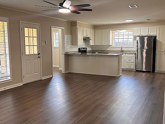 2nd image of 404 Post Oak Blvd