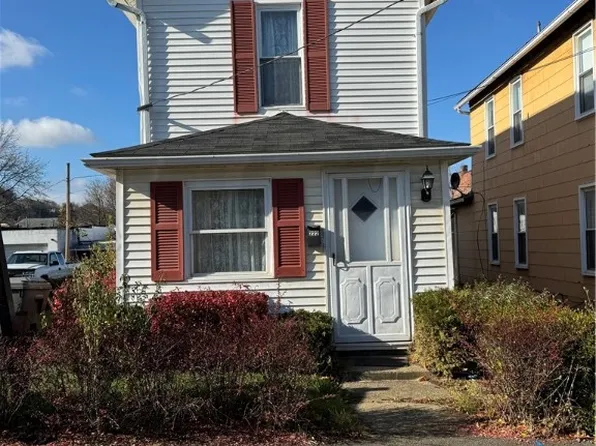 222 Keystone Way, Ellwood City, PA 16117