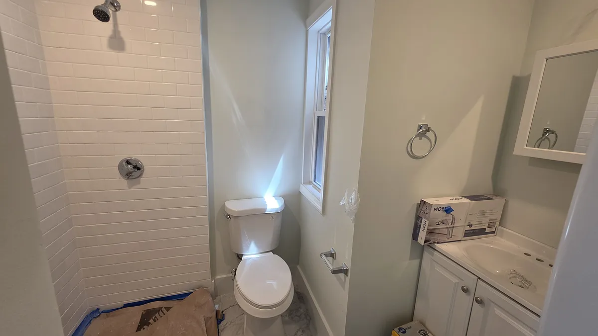 Building Photo - 454 E 6th St #3
