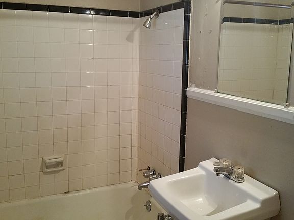 3rd image of 207 Garrison Dr APT 10