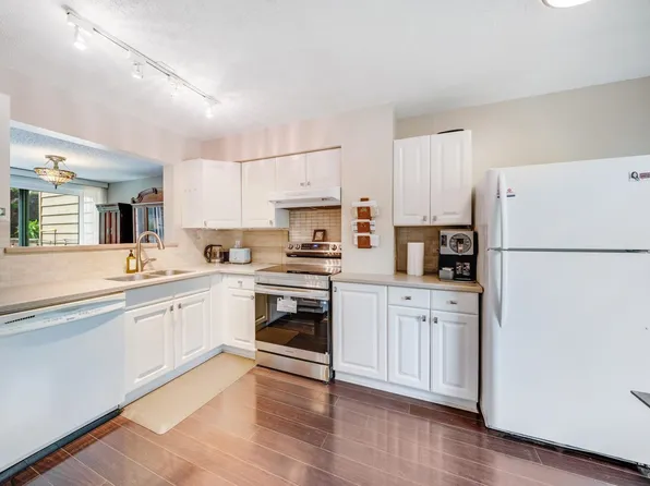 4253 Birchwood Cres, Burnaby, BC V5G 4E6