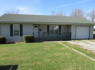 402 N Cauble St, Salem, IN 47167