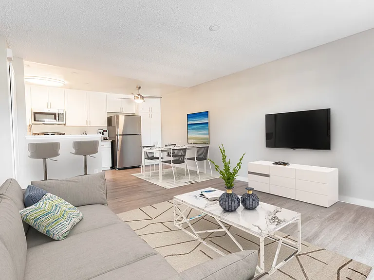 Pacific Pointe Apartments — Photo 6