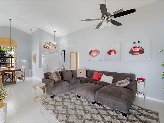 3rd image of 8485 Heather Pl