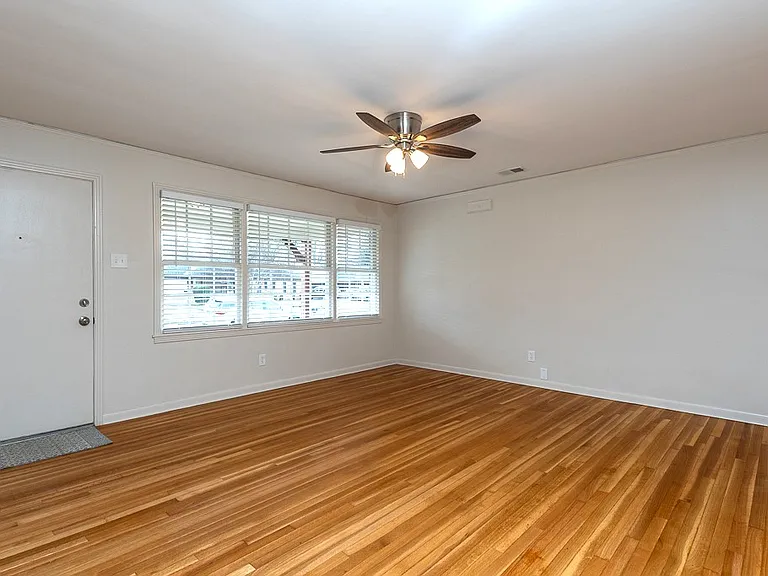 4958 Welchshire Ave — Photo 4